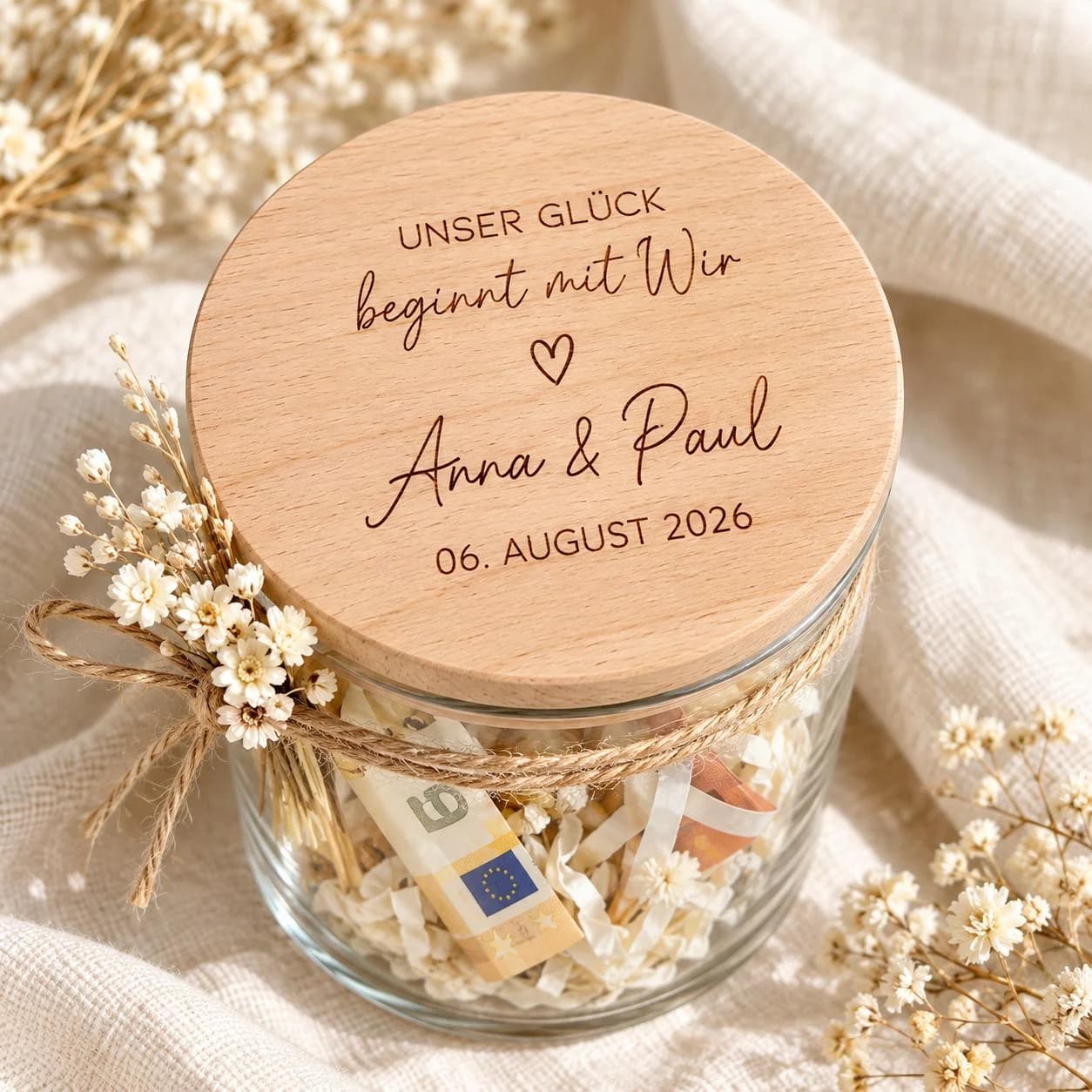 Hochzeitsglas mit Unser-Glück-Botschaft und Beispielnamen Anna und Paul