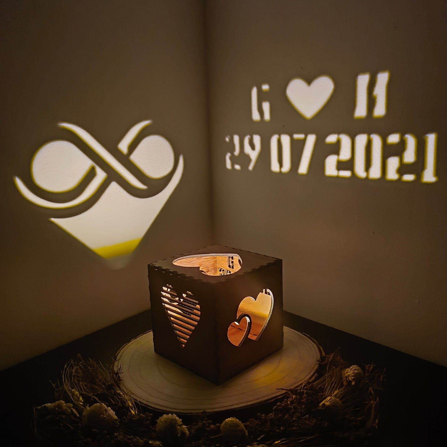 Personalisierte Holz Lichtbox mit Namen – Romantisches Geschenk für Ihn & Sie