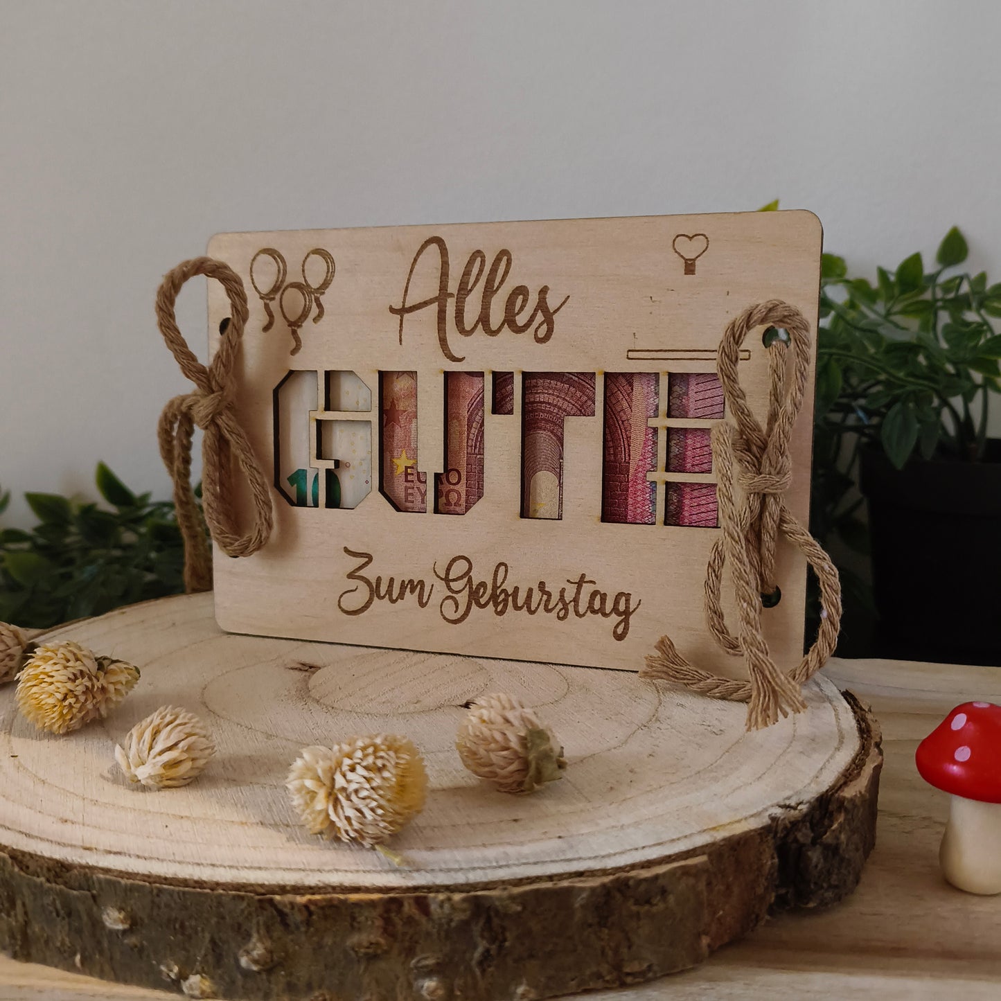 Geldgeschenk zum Geburtstag aus Holz – „GUTE“ Karte