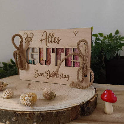 Geldgeschenk zum Geburtstag aus Holz – „GUTE“ Karte