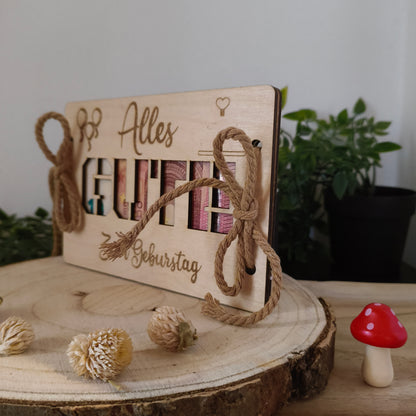 Geldgeschenk zum Geburtstag aus Holz – „GUTE“ Karte