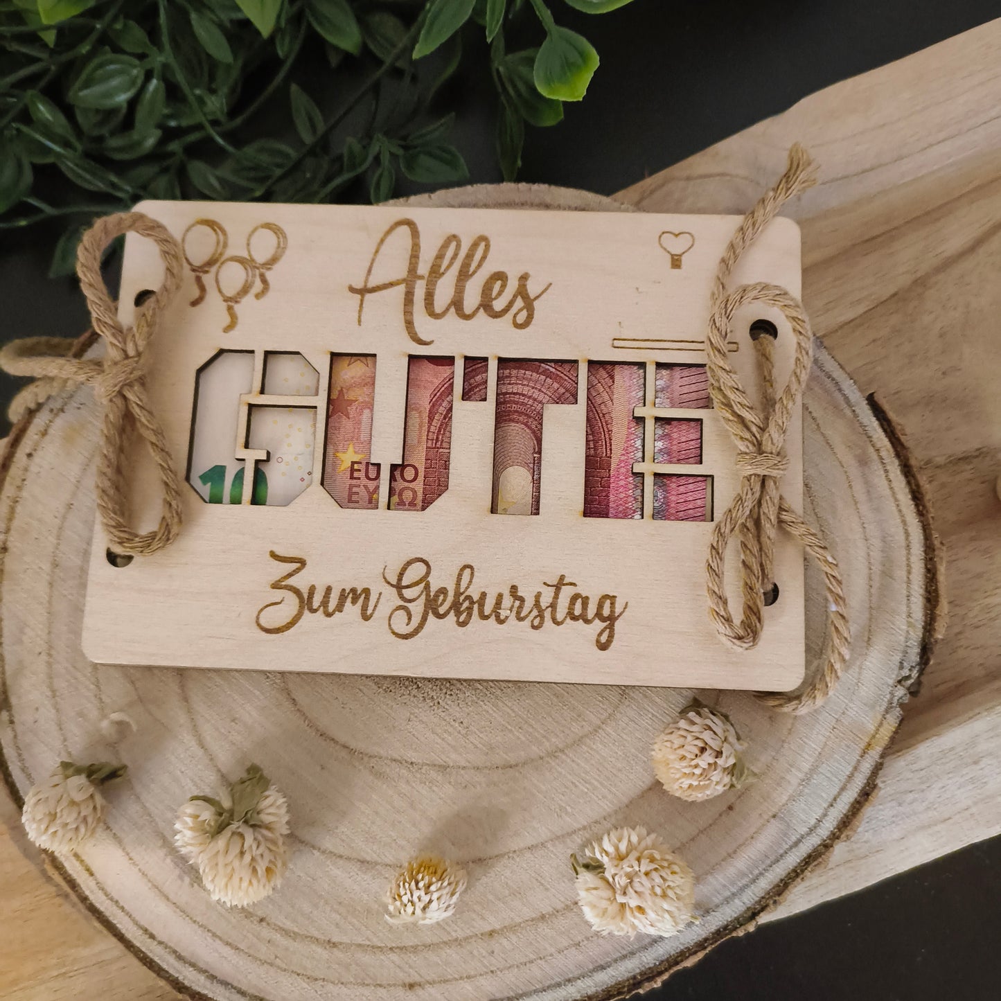 Geldgeschenk zum Geburtstag aus Holz – „GUTE“ Karte